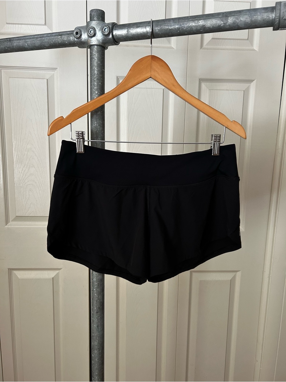 NWT Vuori Troubadour women’s black shorts M
